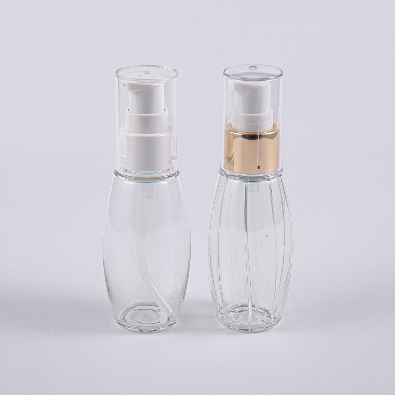 Na putovanju koristite bočicu kuglastog oblika PETG s pumpicom od 50 ml
