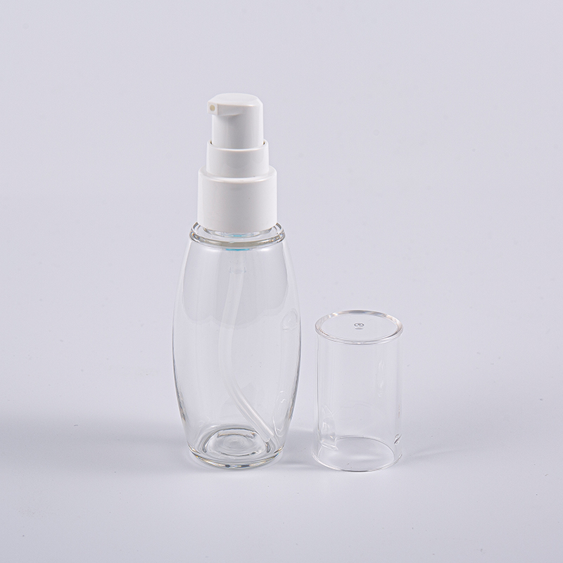 Na putovanju koristite bočicu kuglastog oblika PETG s pumpicom od 50 ml