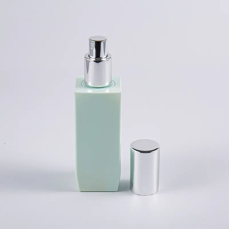 Bočica za losion s debelim zidom PETG kvadratnog oblika od 100 ml u više boja s aluminijskim poklopcem na pumpicu 